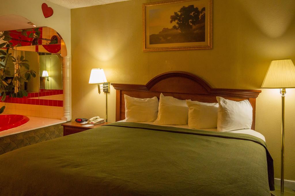 Quality Inn Лотон Экстерьер фото