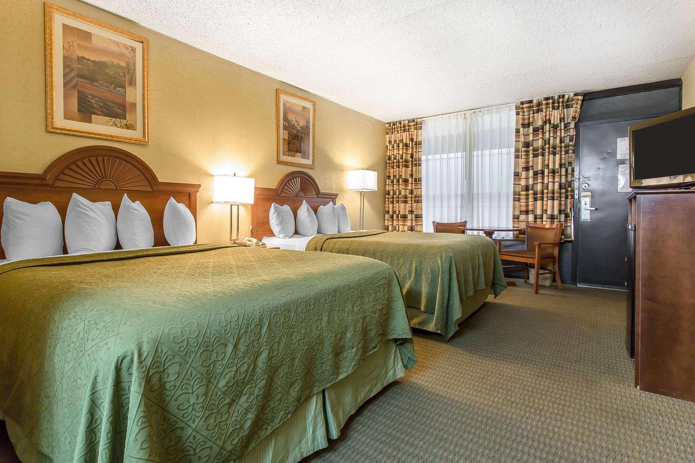 Quality Inn Лотон Экстерьер фото